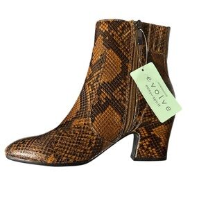 NWT Easy Spirit Snakeskin Ankle Boots - Brown/Black.